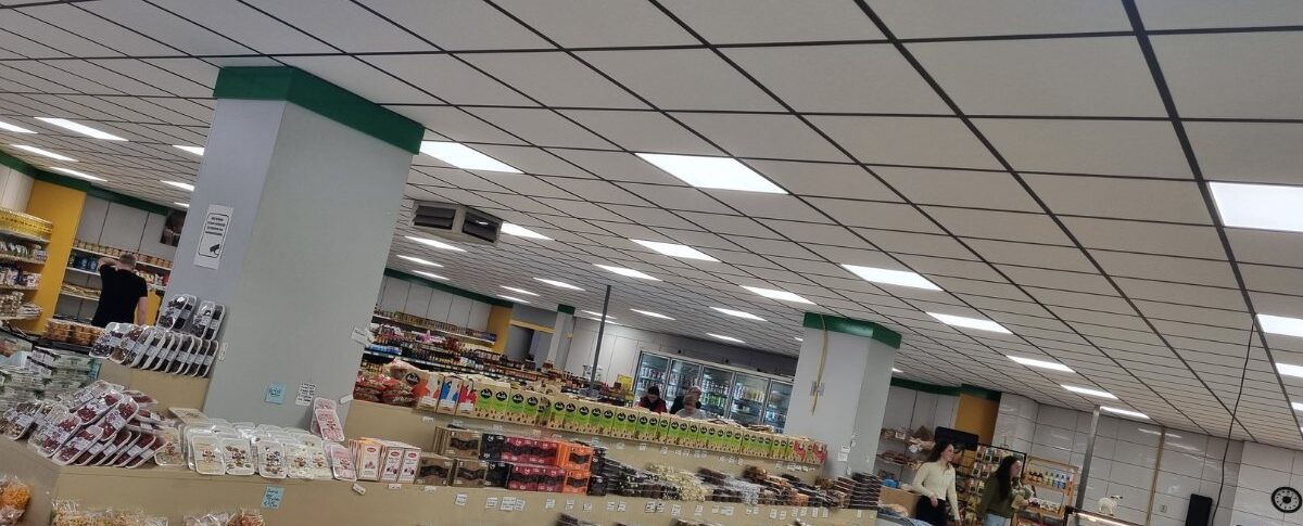 nieuw plafond supermarkt corum